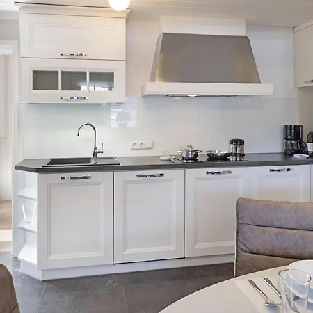 Lister Eck 1 * ليست